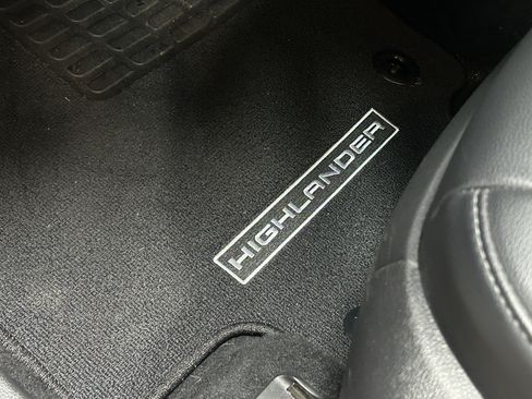 Used 2022 Toyota Highlander XSE FWD image 17