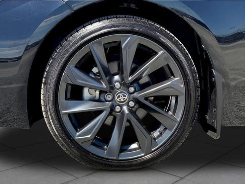 Used 2025 Toyota Corolla SE w/ SE Premium Package image 11