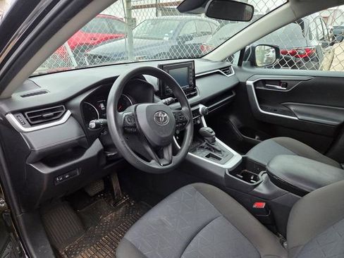 Used 2022 Toyota RAV4 XLE FWD image 3