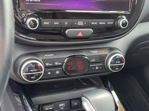 Certified 2021 Kia Soul EX image 17