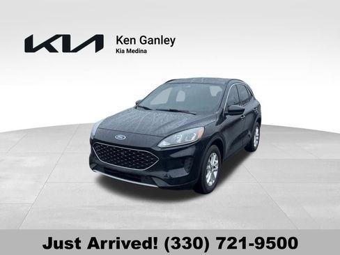 Used 2020 Ford Escape SE image 1