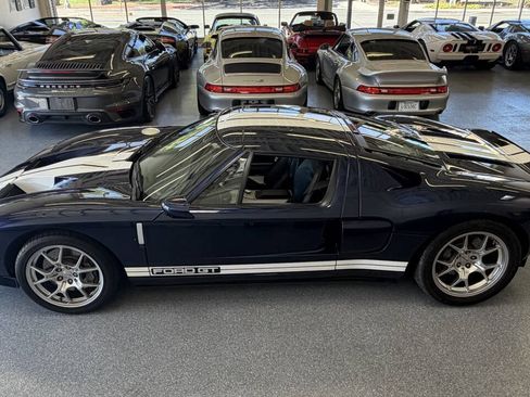 Used 2006 Ford GT RWD image 12