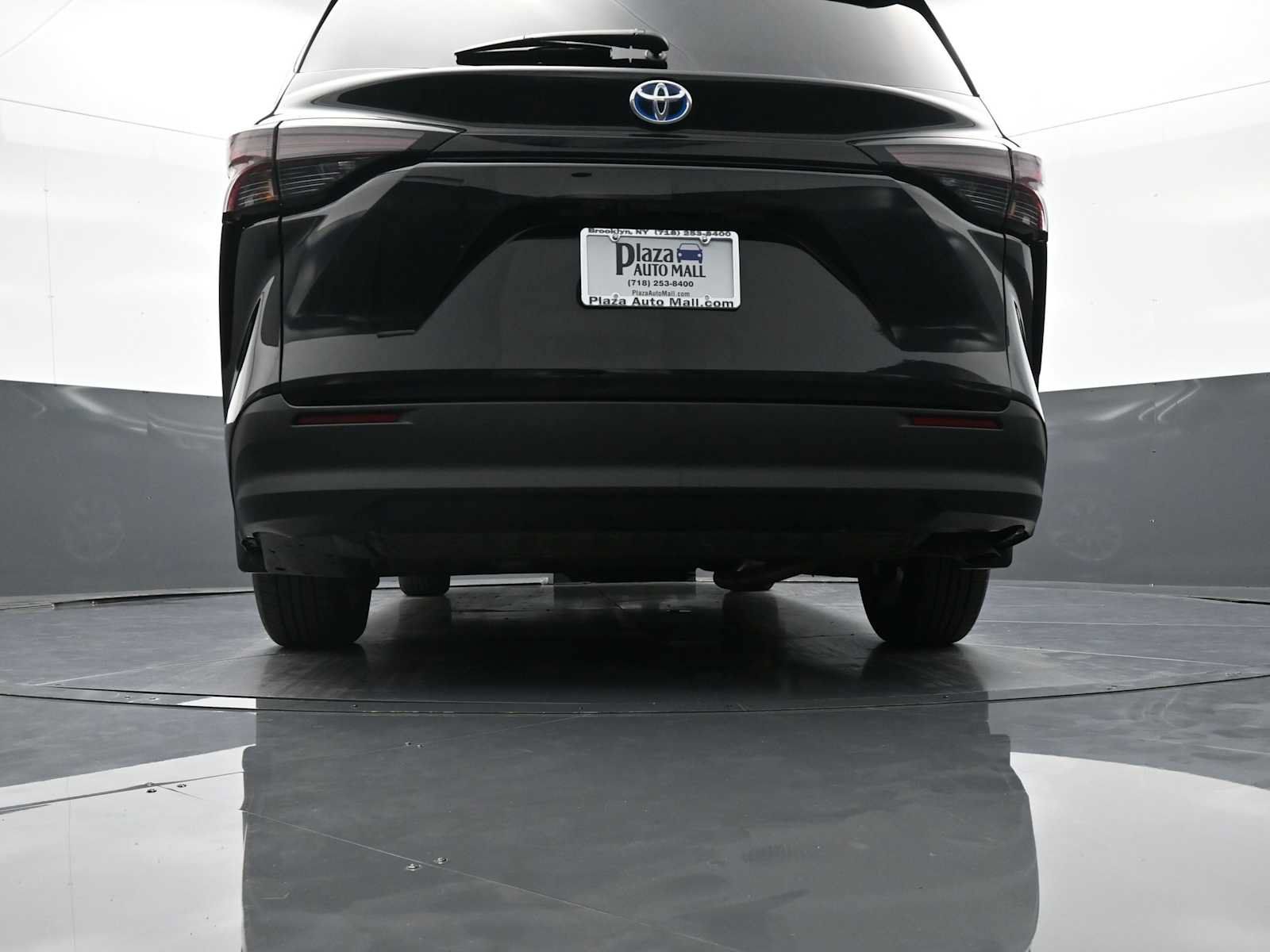 Used 2024 Toyota Sienna LE w/ Protection Package (TMS) AWD/4WD image 27