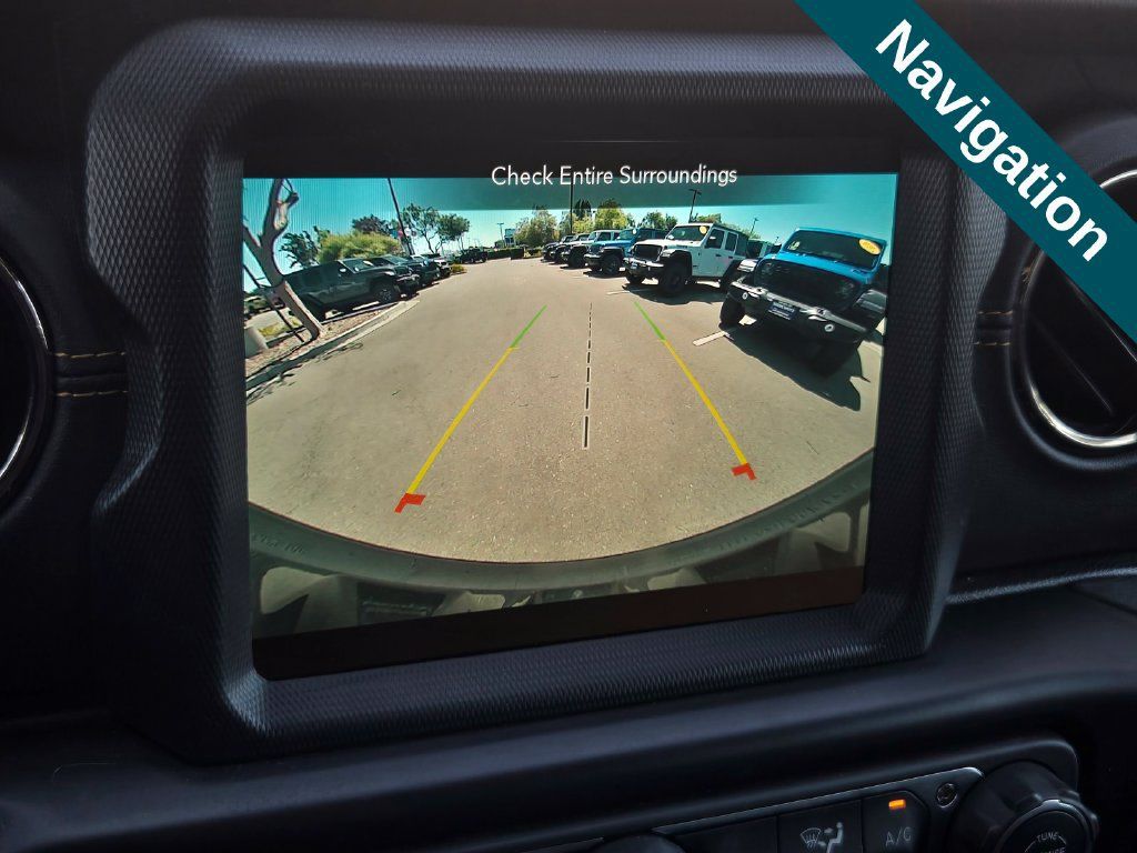 Used 2021 Jeep Wrangler Unlimited Sahara AWD/4WD image 15