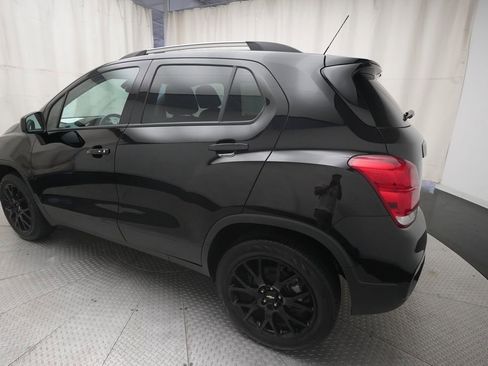 Used 2022 Chevrolet Trax LT w/ Midnight Edition AWD/4WD image 32