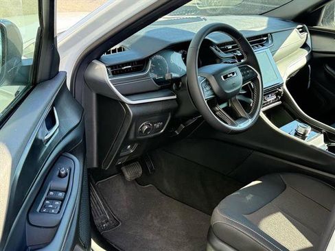 New 2025 Jeep Grand Cherokee Laredo X image 4