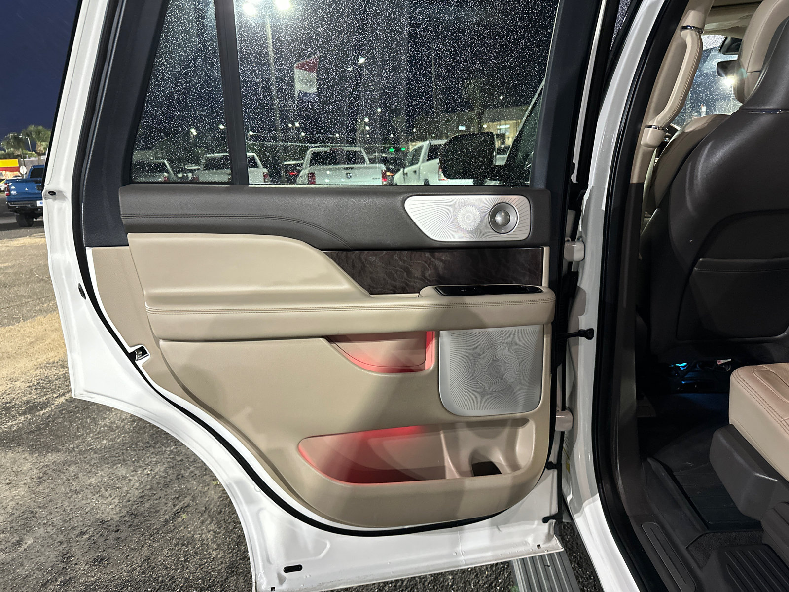 Used 2022 Lincoln Navigator Reserve AWD/4WD image 13