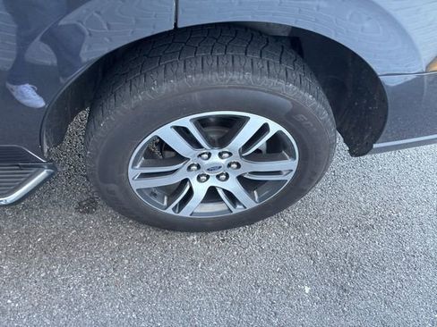 Used 2023 Ford Expedition Limited image 6