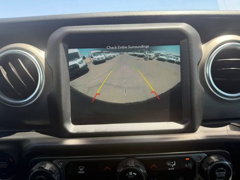 Used 2018 Jeep Wrangler Unlimited Sahara w/ Uconnect 4C Nav & Sound Group AWD/4WD image 22