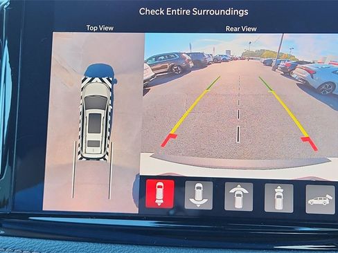 Used 2024 Chrysler Pacifica Pinnacle w/ Trailer Tow Group image 21