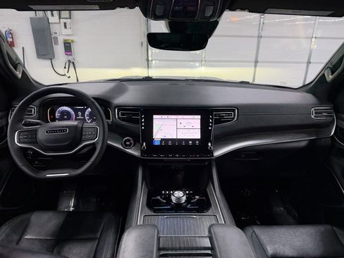 Used 2024 Jeep Wagoneer Series III image 12