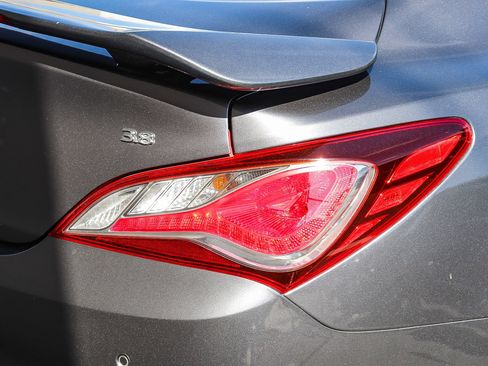 Used 2016 Hyundai Genesis Coupe 3.8 image 10