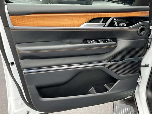 Used 2024 Jeep Grand Wagoneer L Series III image 27