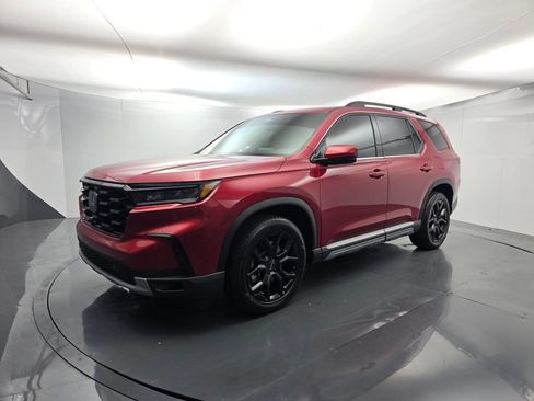 Used 2025 Honda Pilot Touring image 8