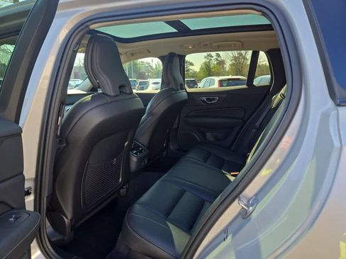 Used 2025 Volvo V60 B5 Cross Country Ultra w/ Climate Package image 26