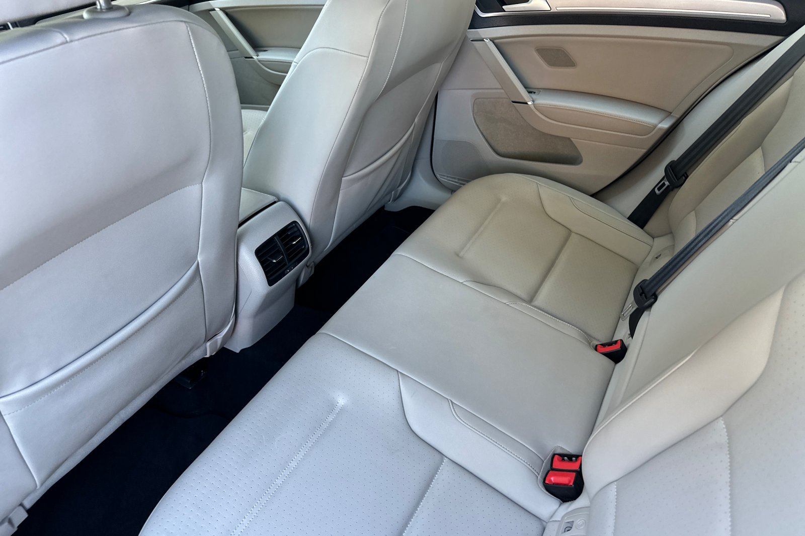 Used 2016 Volkswagen e-Golf SEL Premium FWD image 12