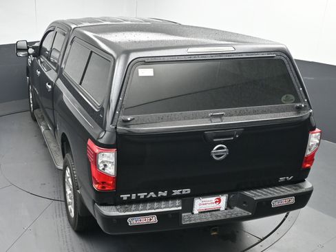 Used 2017 Nissan Titan SV image 36