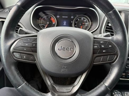 Used 2019 Jeep Cherokee Trailhawk w/ Comfort/Convenience Group AWD/4WD image 18