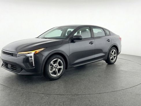 Used 2025 Kia K4 FWD image 3
