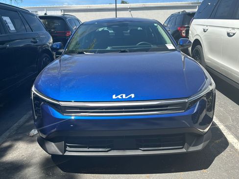Used 2025 Kia K4 LXS image 2