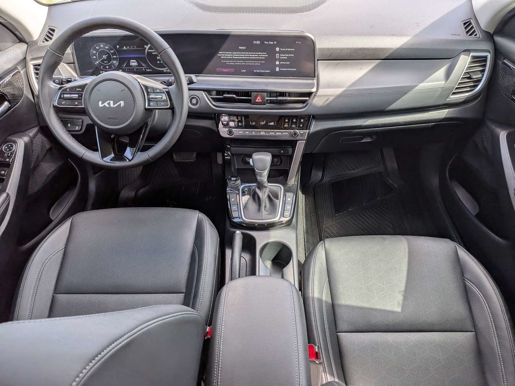 Used 2025 Kia Seltos EX FWD image 13