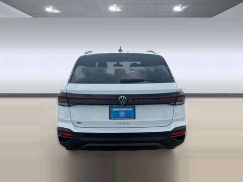 New 2026 Volkswagen Taos SE image 9