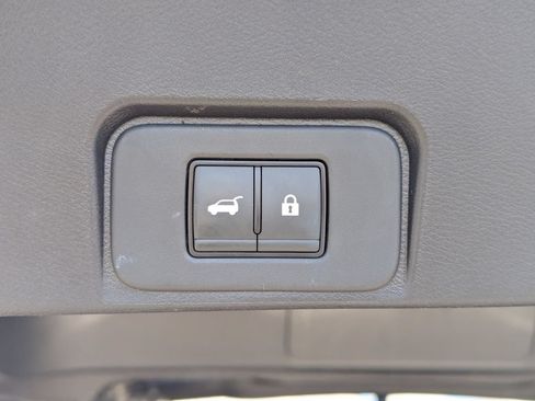 Used 2025 Nissan Rogue SV AWD/4WD image 32