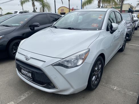 Used 2019 Toyota Yaris LE FWD image 2