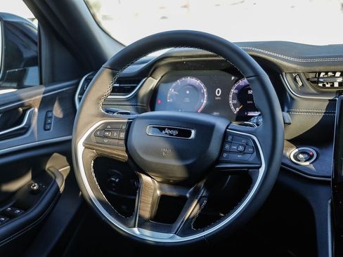 New 2025 Jeep Grand Cherokee Limited w/ Luxury Tech Group II image 15