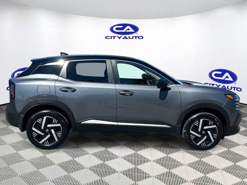 Used 2025 Nissan Kicks SV FWD image 2