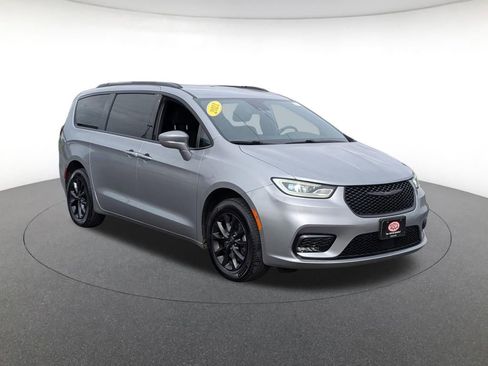 Used 2021 Chrysler Pacifica Touring AWD/4WD image 1