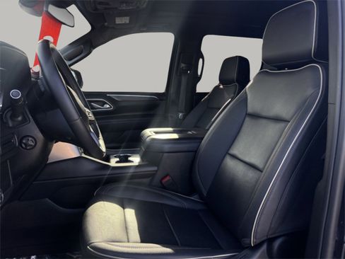 Used 2023 GMC Yukon SLT w/ SLT Premium Package image 9