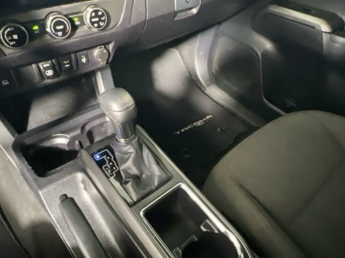 Used 2018 Toyota Tacoma TRD Off-Road AWD/4WD image 25