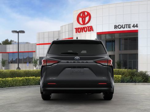 New 2025 Toyota Sienna XLE image 8