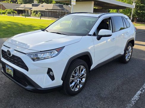 Used 2019 Toyota RAV4 XLE Premium w/ Advanced Technology Package AWD/4WD image 1