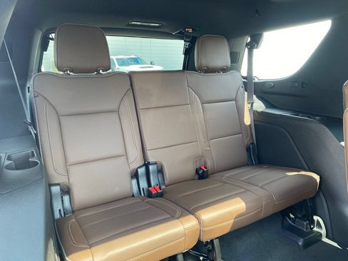 Used 2022 Chevrolet Tahoe High Country w/ LPO, Illumination Package AWD/4WD image 32