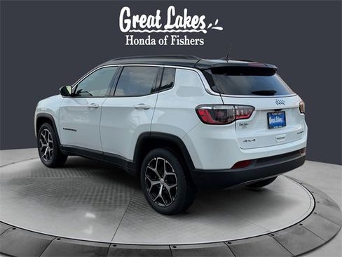 Used 2024 Jeep Compass Limited image 3