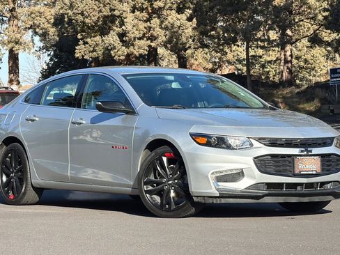 Used 2018 Chevrolet Malibu LT w/ Leather Package image 2