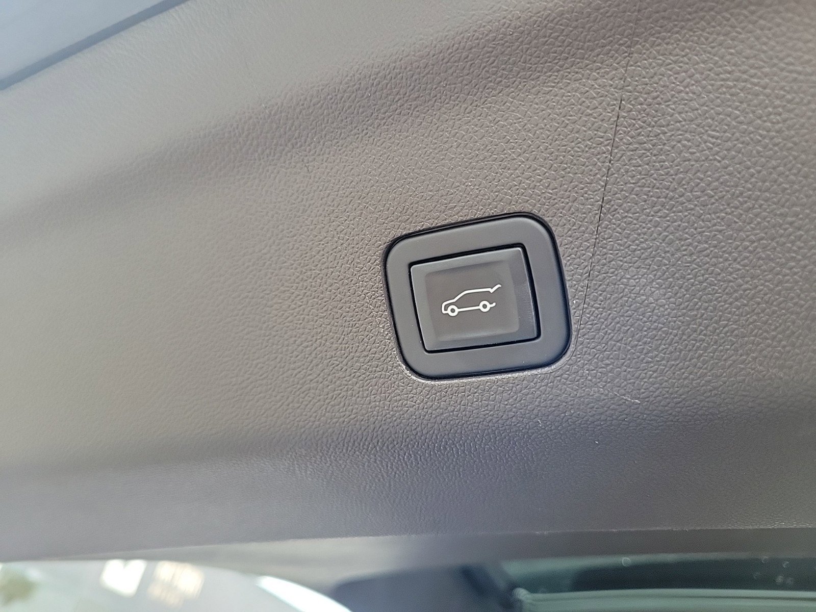 Used 2023 GMC Yukon Denali RWD image 10