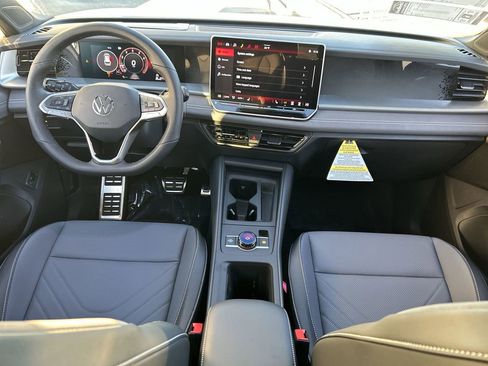 New 2026 Volkswagen Tiguan SE R-Line FWD image 11