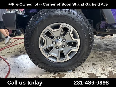 Used 2017 Jeep Wrangler Unlimited Rubicon w/ Connectivity Group AWD/4WD image 11