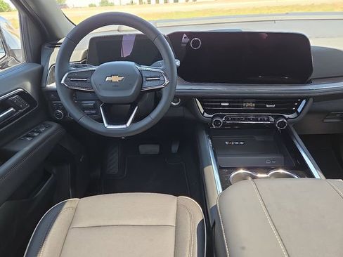 New 2026 Chevrolet Suburban Premier w/ Sun And Tow Package AWD/4WD image 8