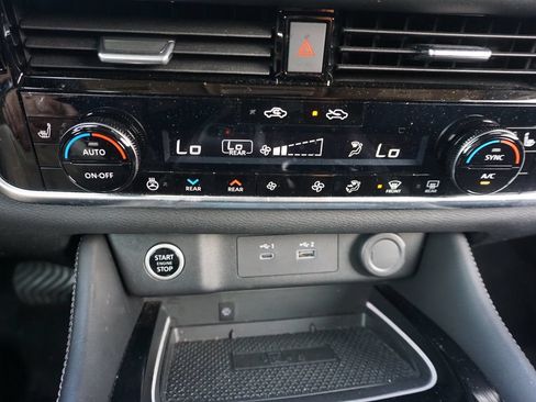 Used 2023 Nissan Rogue Platinum w/ Platinum Premium Package AWD/4WD image 13
