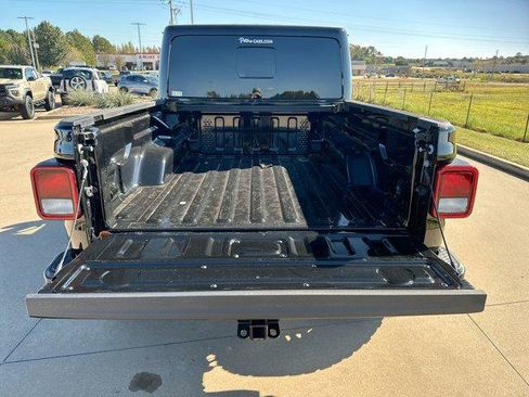 New 2024 Jeep Gladiator Sport image 23