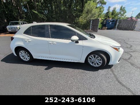Used 2025 Toyota Corolla SE FWD image 6