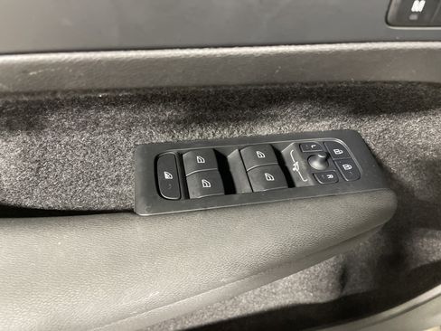 Used 2025 Volvo XC40 B5 Core image 26