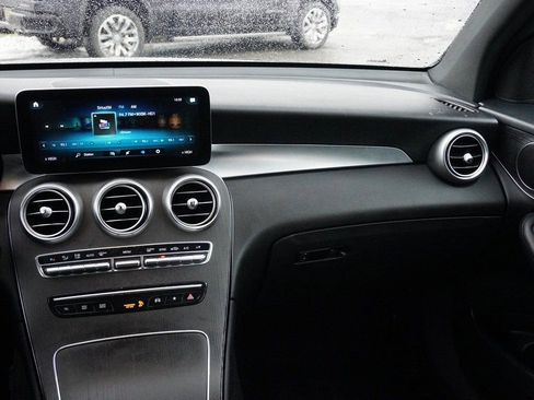Used 2022 Mercedes-Benz GLC 300 4MATIC w/ Premium Package Lite image 30