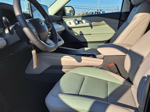 New 2026 Ford Explorer Active w/ Active Comfort Package image 12