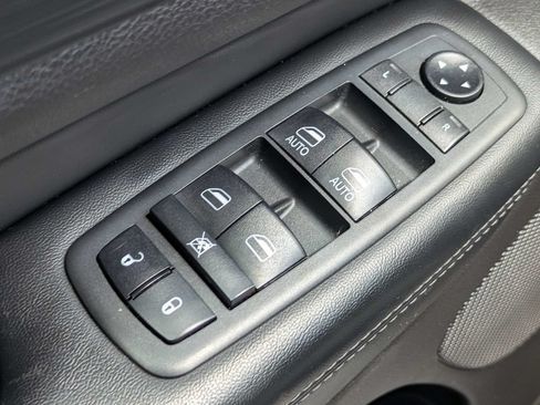 Used 2019 Jeep Grand Cherokee Altitude RWD image 24