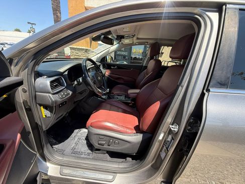 Used 2017 Kia Sorento SX FWD image 10